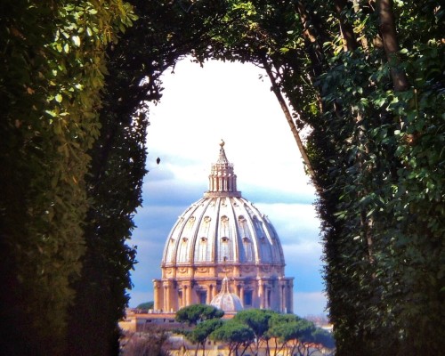 Romes Secret Keyhole of the Knights of Malta