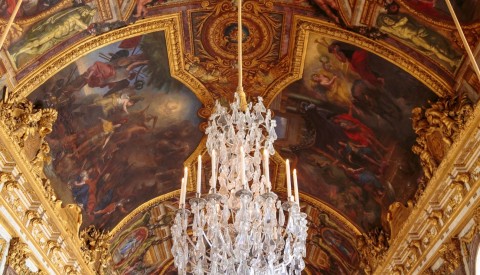 Jaw-dropping frescoes on the ceiling of the Hall of Mirrors.