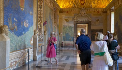 With 25 years of experience in the Vatican, we know how to get the best out of your visit.